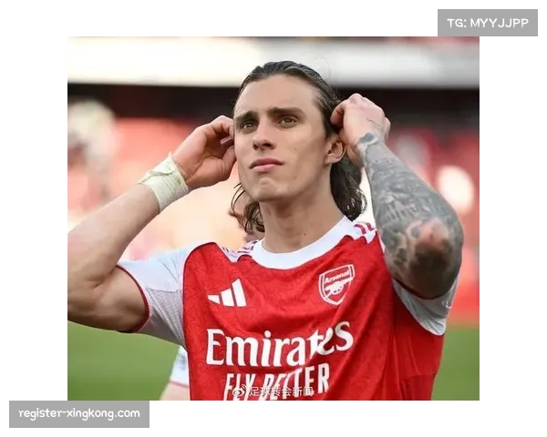 阿森纳门将拉亚状态稳定，伤病潮下需更多参与后场出球组织